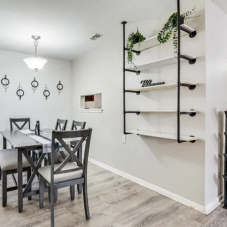 Leon Valley Home Near Seaworld And Aquarium!